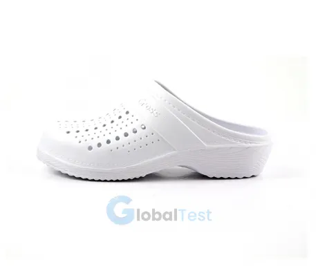 Sabot Cross blanc en EVA – semelle antidérapante, bride arrière ajustable, lavable et séchant rapidement, parfait pour hôpitaux et cuisines pro.