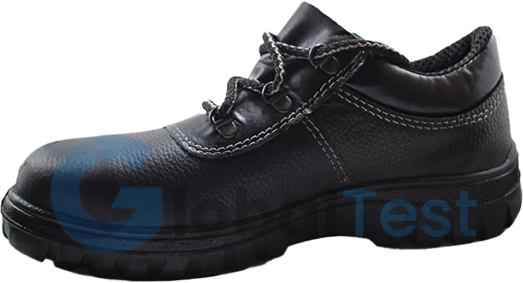 Chaussures de sécurité noires à embout en acier, conformes à la norme EN ISO 20345, dotées d’une semelle antidérapante certifiée SRC, offrant une protection contre les chocs, perforations et glissades, idéales pour les environnements industriels, chantiers et ateliers.