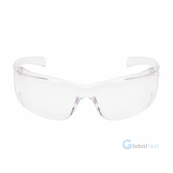 Lunettes de sécurité 3M™ Virtua™ légères (~24 g), design enveloppant avec protections latérales intégrées, verres en polycarbonate anti-rayures et anti-buée, offrant une protection contre les particules, les rayons UV et l’éblouissement solaire. Idéales pour les environnements industriels, les chantiers, les laboratoires et les travaux de bricolage. Conformes aux normes EN 166 et ANSI Z87.1.