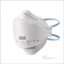 Masque pliable jetable 3M™ Aura™ série 9300+, protection respiratoire FFP3 NR D contre poussières et brouillards non volatils, conception à 3 panneaux rabattables, valve d’expiration 3M™ Cool Flow™ pour confort thermique, bandeau de menton innovant pour ajustement facile, élastiques à code couleur pour identification rapide, panneau supérieur sculpté pour réduction de la buée sur les lunettes, emballage individuel pour hygiène optimale.